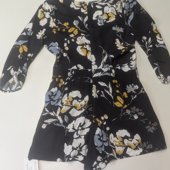 NWT Yumi Kim Size Medium Black Floral Romper - Picture 15 of 16